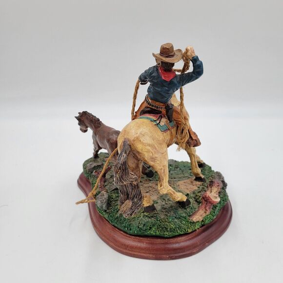 Russ Berrie Ceramic Figure on Base - Cowboy Trails Last Round-Up 14624 READ - Picture 6 of 16